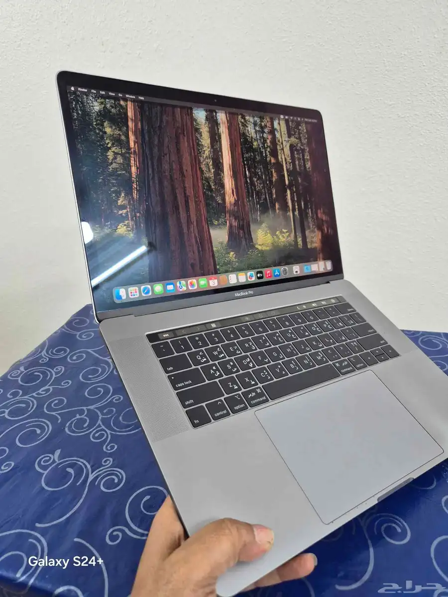 Apple MacBook Pro A1990 (15   2018) Core i9 3