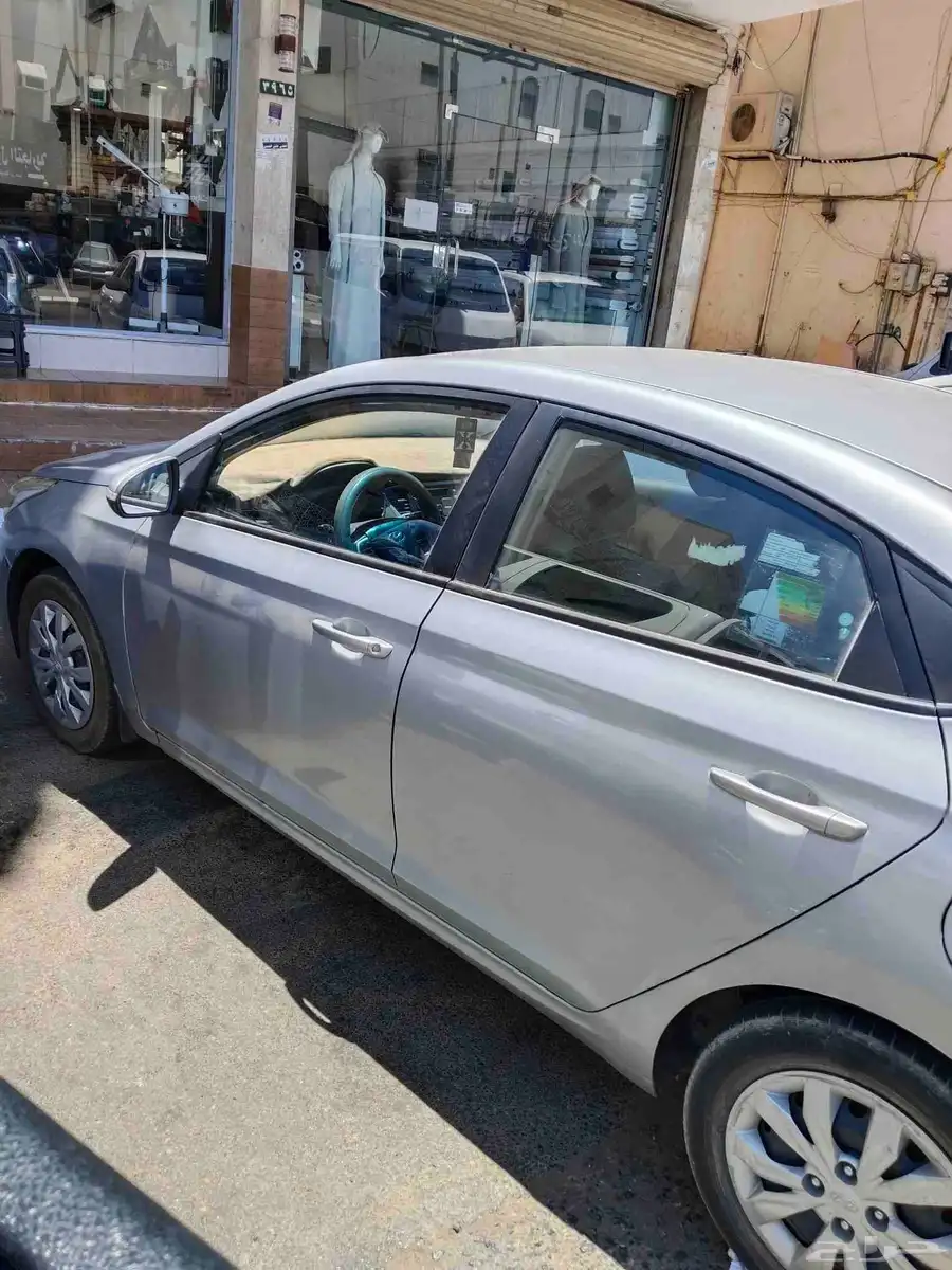 I want to sell my Accent 20 model car. The car has not been 4