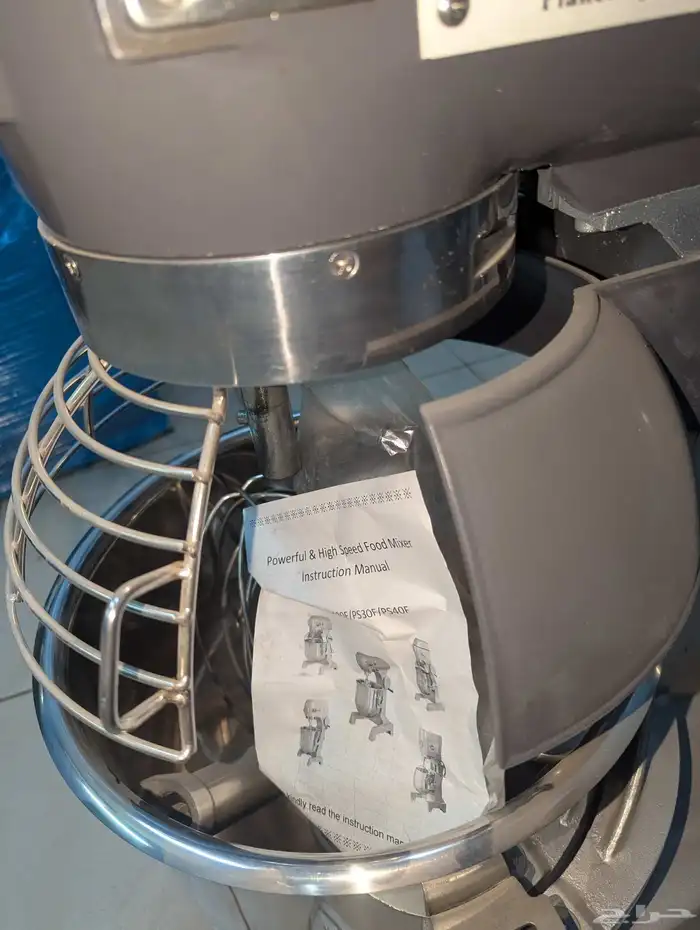 معدات مطاعم او مخبز جديده ( عجانة  فرادة عجين) 3