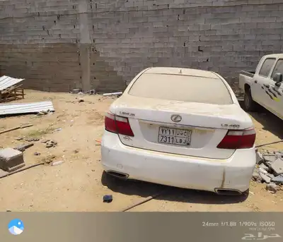 لكزس LS460 موديل 2009 ممشى 150 الف ميل صدمة في الواجهة الام 1