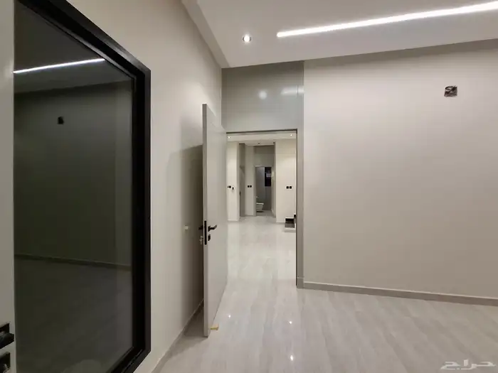 فيلا درج صالة 200 متر مؤسسة مصعد بها غرفة كبار سن 4