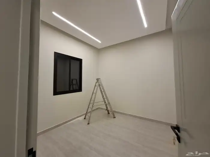 فيلا درج صالة 200 متر مؤسسة مصعد بها غرفة كبار سن 17