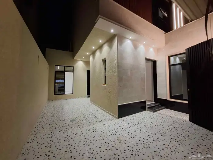 فيلا درج صالة 200 متر مؤسسة مصعد بها غرفة كبار سن 1