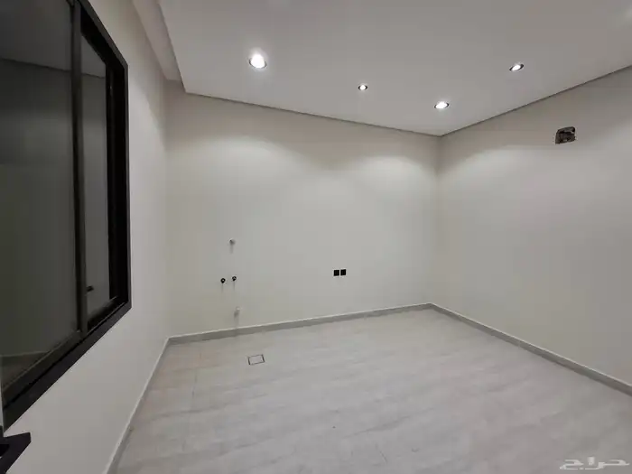 فيلا درج صالة 200 متر مؤسسة مصعد بها غرفة كبار سن 21