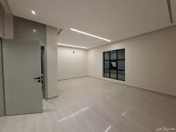 فيلا درج صالة 200 متر مؤسسة مصعد بها غرفة كبار سن 13