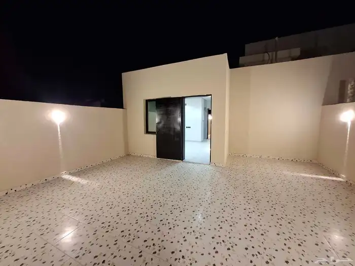 فيلا درج صالة 200 متر مؤسسة مصعد بها غرفة كبار سن 24