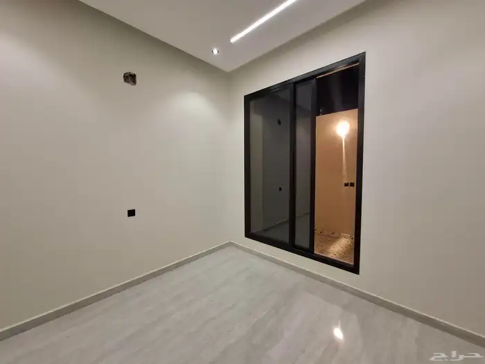 فيلا درج صالة 200 متر مؤسسة مصعد بها غرفة كبار سن 10