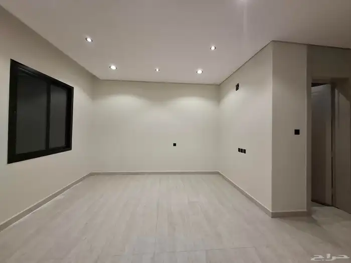 فيلا درج صالة 200 متر مؤسسة مصعد بها غرفة كبار سن 19