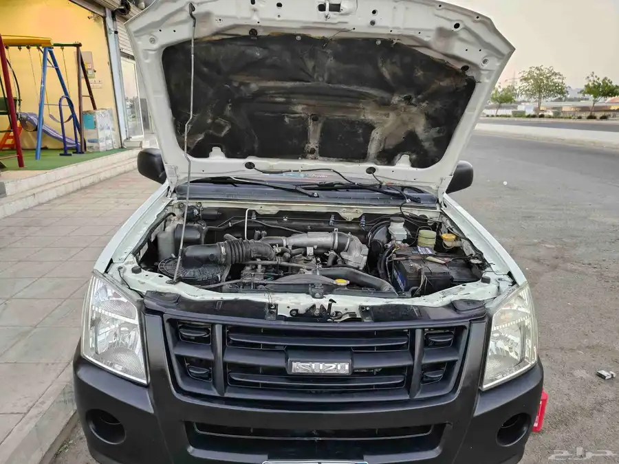 Isuzu 2011 Model just buy and drive no any Major accident 6