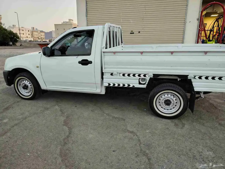Isuzu 2011 Model just buy and drive no any Major accident 3