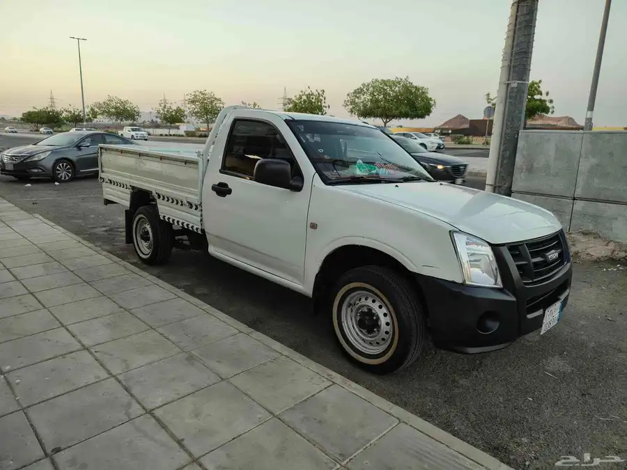 Isuzu 2011 Model just buy and drive no any Major accident 1