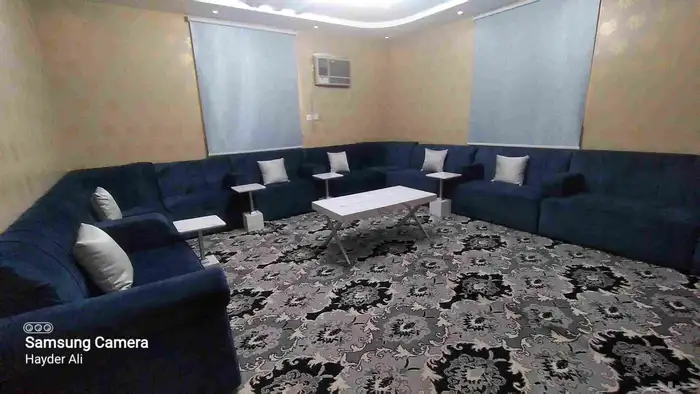 كنب اللون كحلي المخدات رصاصي المركى نفس لون الكنب 1