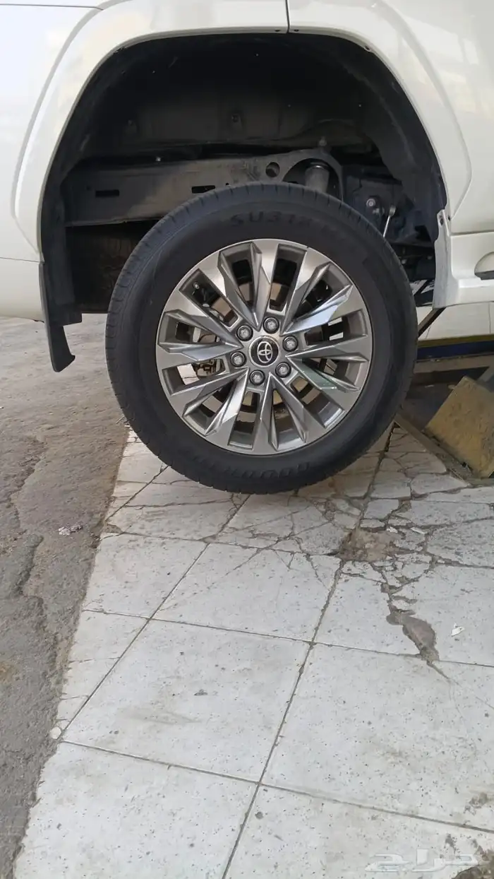 جنوط لاند كروزر الجديد ياباني والكفرات تم تغييرها الى دنلوب 1