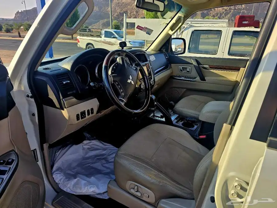 Pajero 2019 Mitsubishi Pajero 3.5L V6 - GCC Mint condition 4