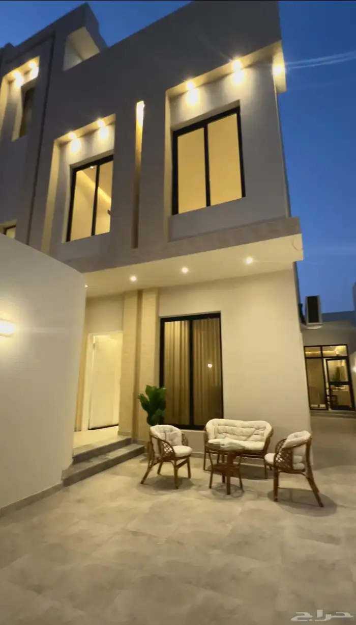 دور للبيع مساحة 300 متر 1