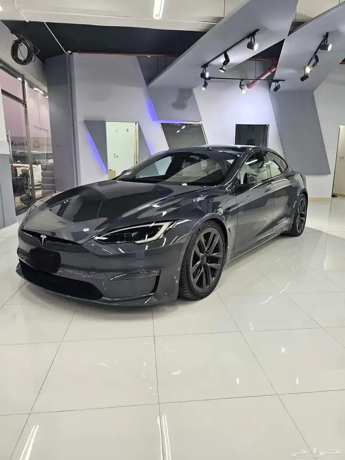 tesla s plaid 2022 model .. 2500km only  97431115455 4