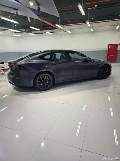 tesla s plaid 2022 model .. 2500km only  97431115455 index