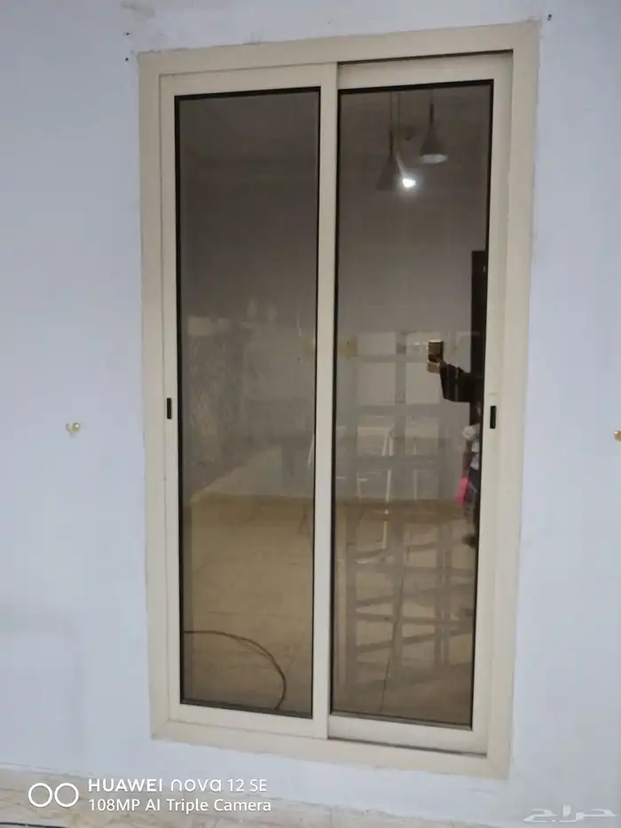 باب ألمنيو زجاج مع باب حديد مع مفتاح 2