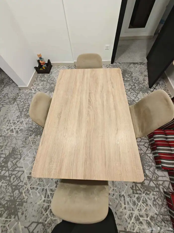طاولة طعام 4 اشخاص نضيف 1