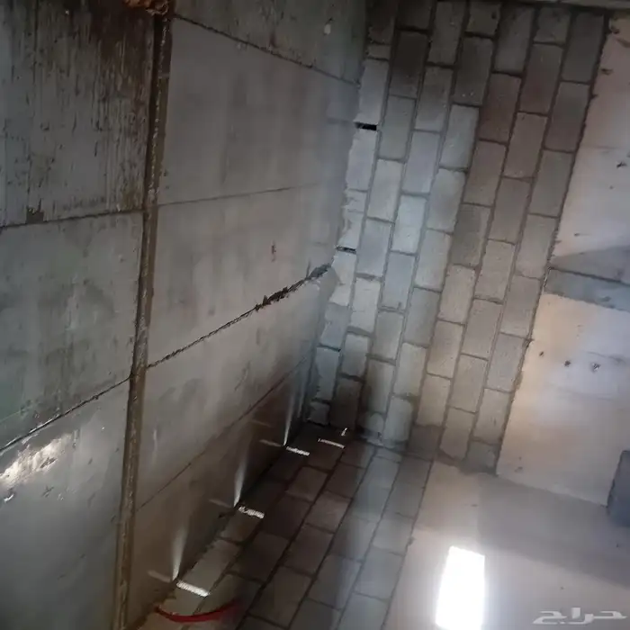 مقاول بناء ملاحق وترميم غرف شقق مجالس سترحات 0