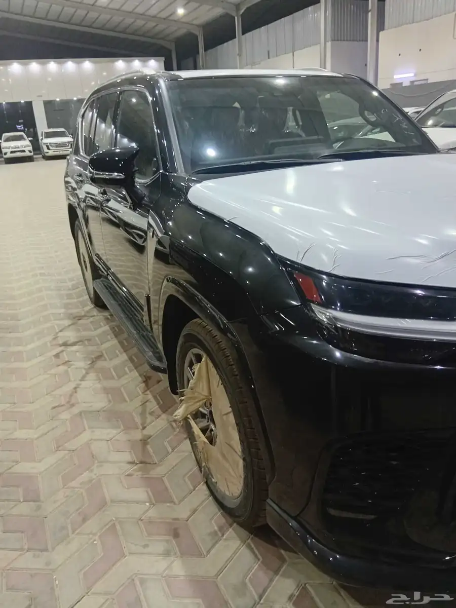 لكزس اف اسبورت عماني LX600 2024 12