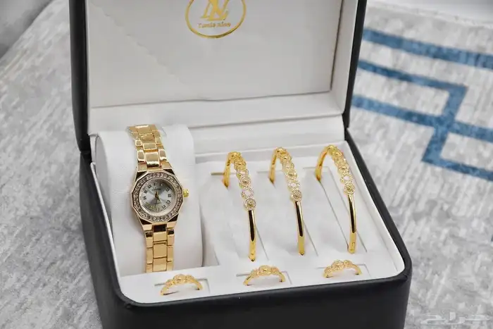 هدايا مخفضه لمن تحب اطقم ساعات 3