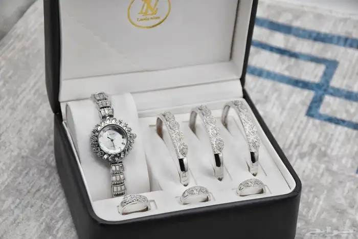 هدايا مخفضه لمن تحب اطقم ساعات 1