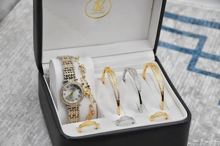 هدايا مخفضه لمن تحب اطقم ساعات 2