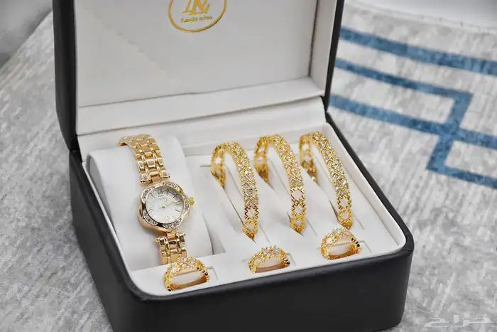 هدايا مخفضه لمن تحب اطقم ساعات 4