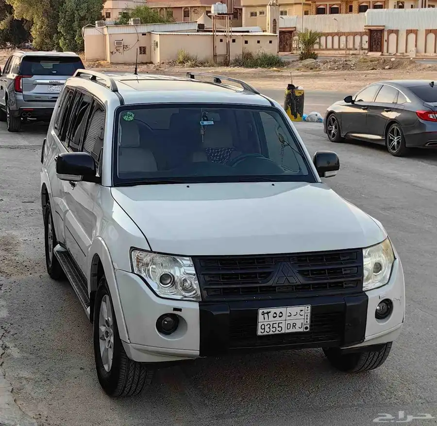 جيب باجيرو 2010 فل كامل نضيف 9
