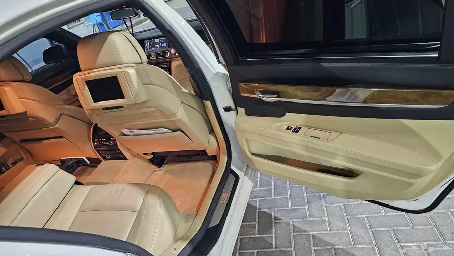 سياره نظيفه والبيع سمح BMW موديل 2009 محوله 2022 10