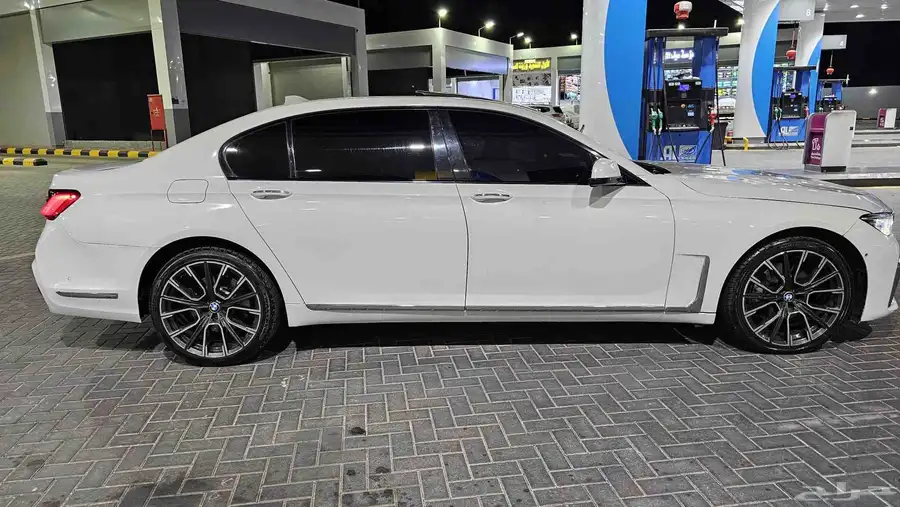سياره نظيفه والبيع سمح BMW موديل 2009 محوله 2022 8