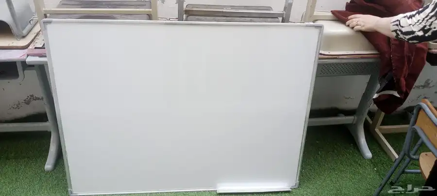 طاولات وكراسي مدرسيه متوفر عدد 2