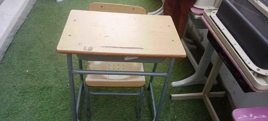 طاولات وكراسي مدرسيه متوفر عدد 5
