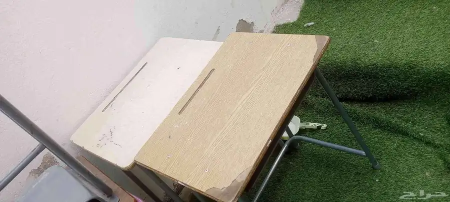 طاولات وكراسي مدرسيه متوفر عدد 3