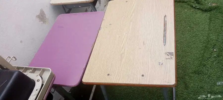 طاولات وكراسي مدرسيه متوفر عدد 4