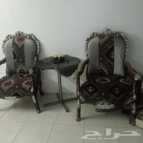 مكيف اسبليت نظيف وكرسين وطاوله للبيع وكنب حرف ال 1