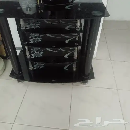 مكيف اسبليت نظيف وكرسين وطاوله للبيع وكنب حرف ال 2