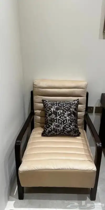 كراسي بيج وطاولة دائرية تفصيل جديد 0