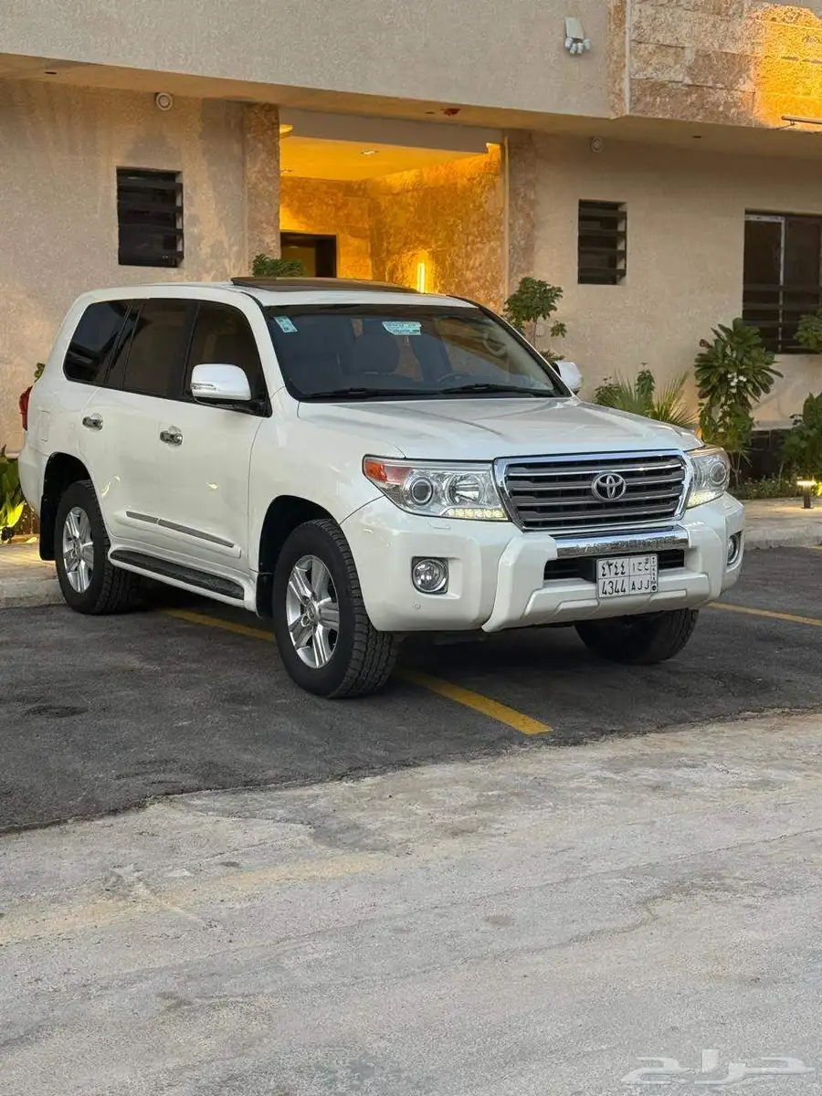 جيب لاندكروزر 2013 vxr الممشى 370 الف تقريبا شد بلد 9