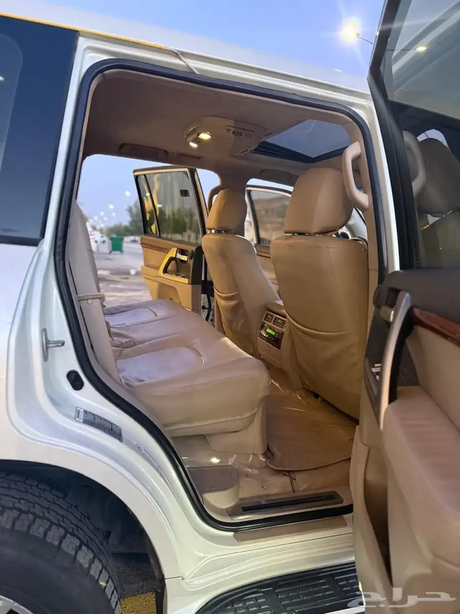 جيب لاندكروزر 2013 vxr الممشى 370 الف تقريبا شد بلد 0