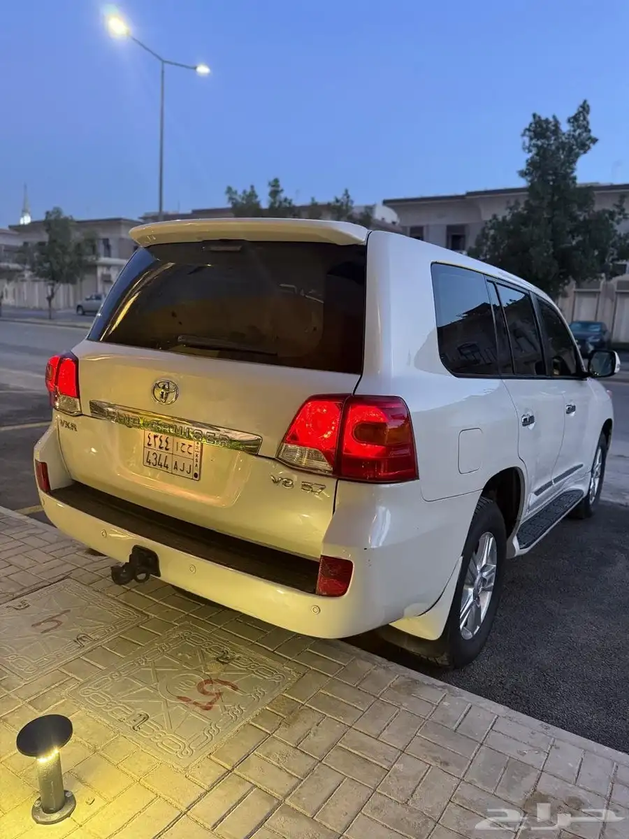 جيب لاندكروزر 2013 vxr الممشى 370 الف تقريبا شد بلد 1