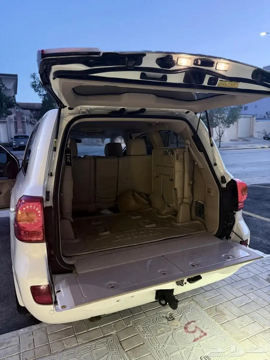 جيب لاندكروزر 2013 vxr الممشى 370 الف تقريبا شد بلد 2