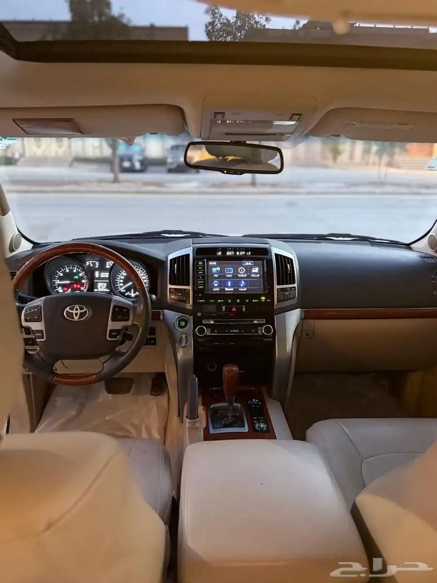 جيب لاندكروزر 2013 vxr الممشى 370 الف تقريبا شد بلد 4