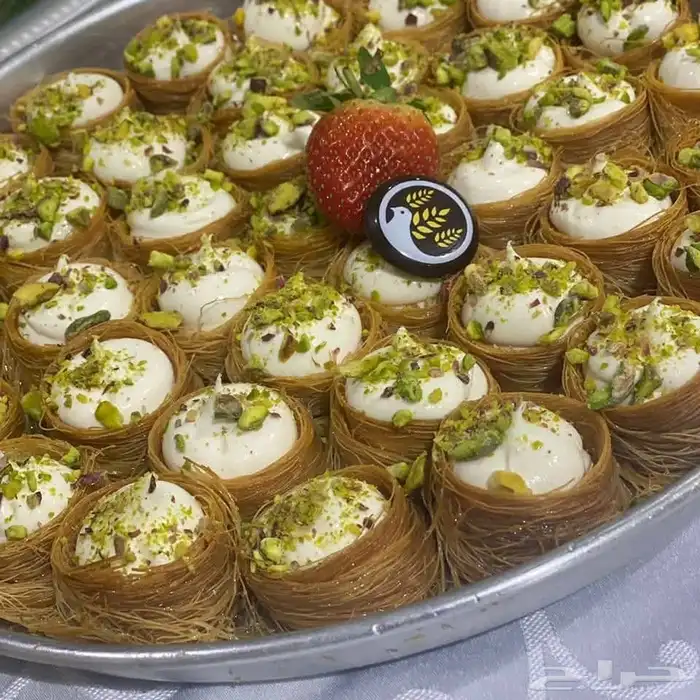 شيف حلويات شرقي سوري الجنسيه خبره في جميع أنواع الحلويات شرق 1