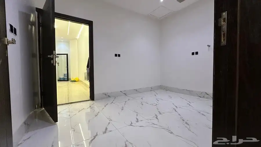دور ارضي 5غرف جديد في حي طويق للإيجار 1