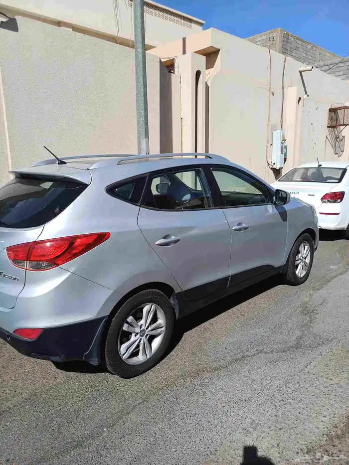 توسان بانوراما 2013 نظيفة الماكينة والجير علي الشرط 3