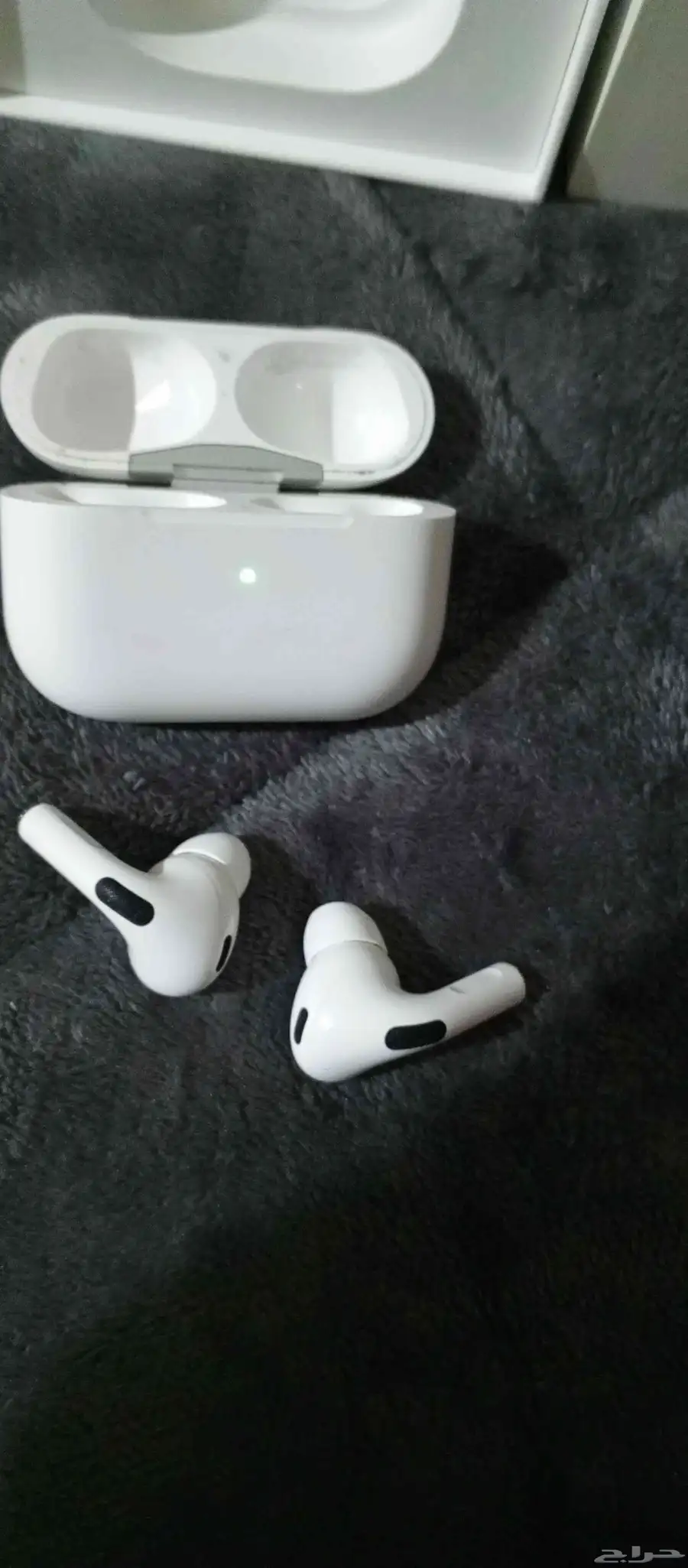 سماعة رأس مع خاصية الضوضاء شبه جديدAir Pods pro 5