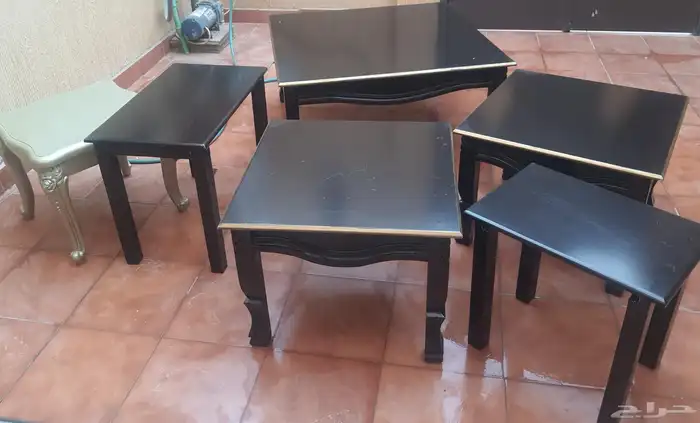 طاولات بحاله جيده على السوم البيع جميعهم او بعضهم 3