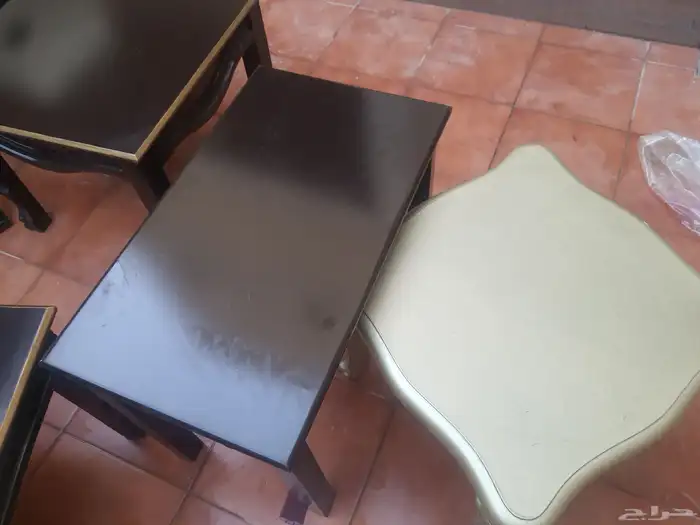 طاولات بحاله جيده على السوم البيع جميعهم او بعضهم 0